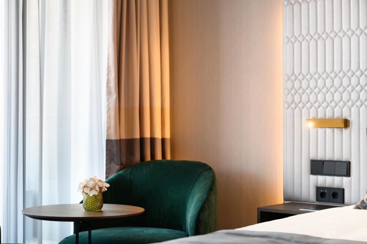 Emerald Downtown Luxury Suites With Hotel Services Budapeşte Dış mekan fotoğraf